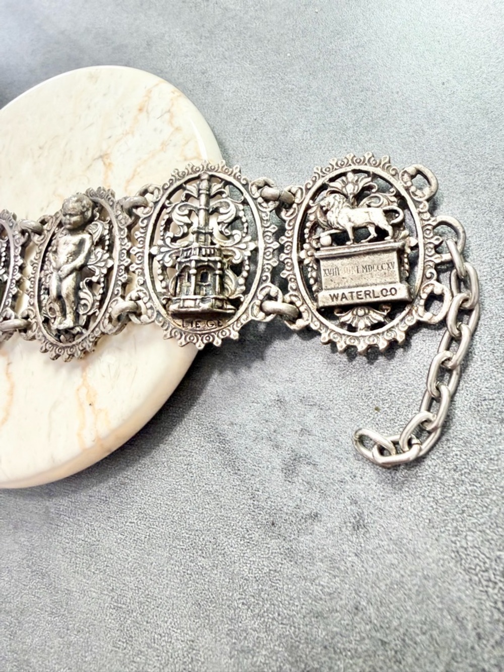 Vintage Mid Century Sliver Tone Bracelet Belgium Brussels Souvenir Landmark - Picture 4 of 7